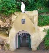 Печерний монастир в Страдч