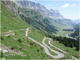 Wikipedia.org photo | Winding Alpine road