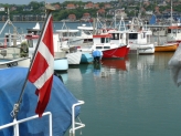 Lemvig Havn -båd med Dannebrog