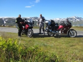 motorcykler foran bjerge