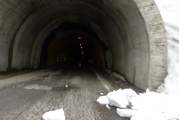 Schneeabbrüche am Tunneltor